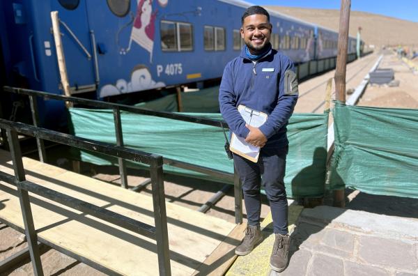 Bild 1 von 5: Ein Zugbegleiter des \