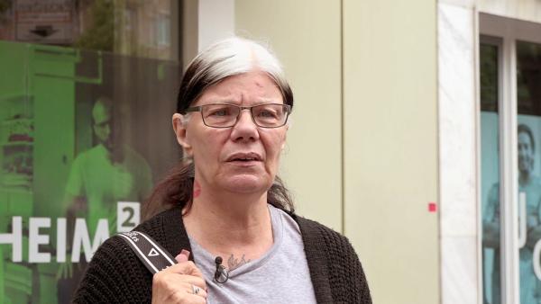 Bild 1 von 4: Beate steht vor der Entscheidung, Pascal rauszuwerfen, da er weder Miete noch Kostgeld zahlt und Maßnahmen des Jobcenters verweigert.