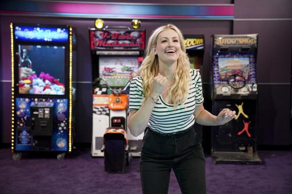 Bild 1 von 14: Gemma Johnson (Beth Behrs)
