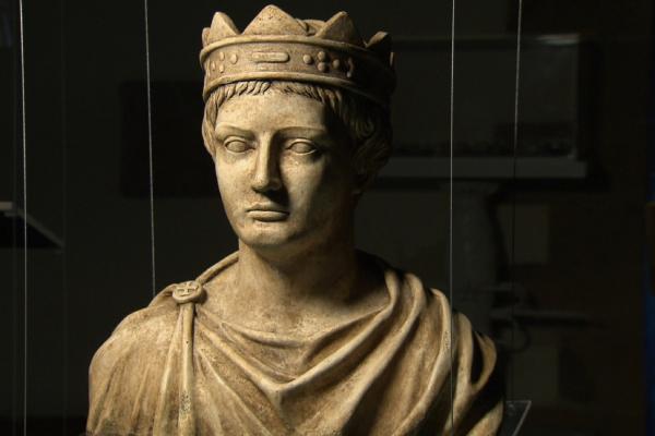 Bild 1 von 3: Büste von Friedrich II. - der multikulturelle Intellektuelle auf dem Kaiserthron fasziniert bis heute.
