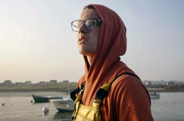 Bild 1 von 3: Félix will Fischer werden und sucht seinen Platz in einer von ökologischen und wirtschaftlichen Krisen gebeutelten Welt.