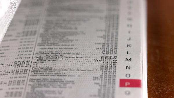 Bild 1 von 5: Telefonbücher beinhalteten endlose Seiten mit Namen, Nummern und Adressen.