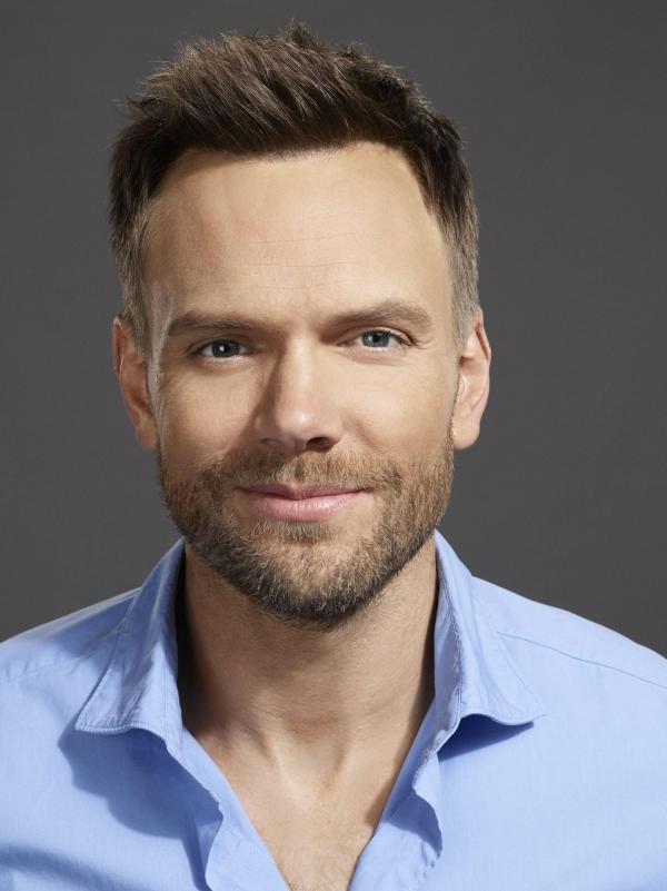 Bild 1 von 31: (6. Staffel) - Jeff (Joel McHale) hat mit einer existenziellen Krise zu kämpfen und Angst vor der Zukunft ...