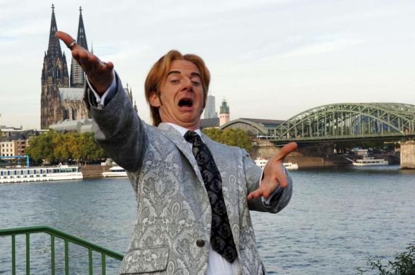 Bild 1 von 7: (1. Staffel) - Wer kennt ihn nicht? Traumschwiegersohn Florian Silbereisen (Michael Kessler)