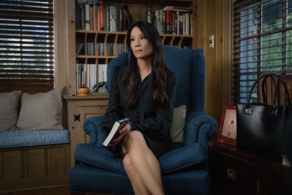 Bild 1 von 22: Enttäuscht von ihrem Stiefvater, der ohne sie zu fragen, ein Buch über ihre Arbeit mit Holmes schreibt: Joan Watson (Lucy Liu) ...