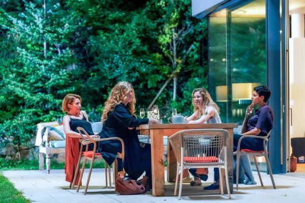 Bild 1 von 13: Im Bild (v.li.): Franziska Weisz (Miriam), Diana Amft (Doris), Franziska Hackl (Christiane), Jasmin Gerat (Ines).