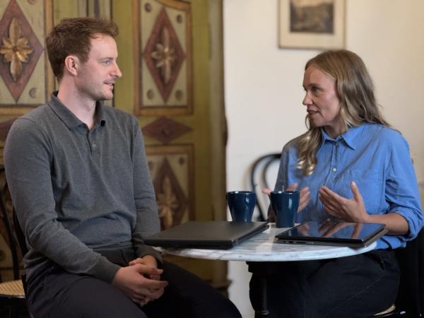 Bild 1 von 10: Glück ist messbar. Meri Koivisto trifft den Freiburger Glücksforscher Timon Renz.