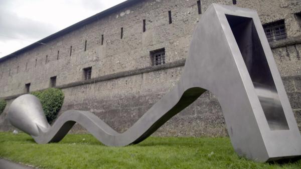 Bild 1 von 6: Im Bild: Das Stadtbild prägen: Connection von Manfred Wakolbinger an der Salzach.