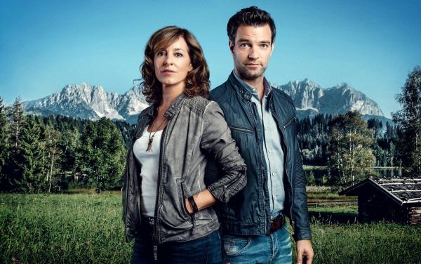 Bild 1 von 16: Im Bild: Julia Cencig (Nina Pokorny), Jakob Seeböck (Lukas Roither).
