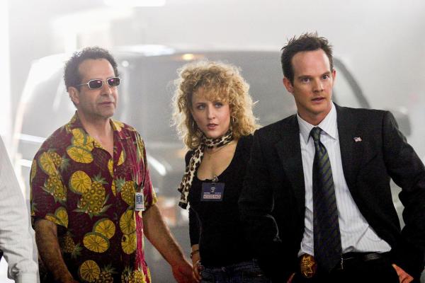 Bild 1 von 1: Im Bild (v.li.): Tony Shalhoub (Adrian Monk), Bitty Schram (Sharona Fleming), Jason Gray-Stanford (Lt. Randall Disher).