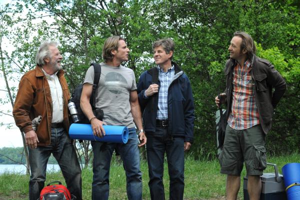 Bild 1 von 12: Sebastian, Martin, Gregor und Roland genießen ihren gemeinsamen Männer-Ausflug. Von links: Martin Kirchleitner (Hermann Giefer), Sebastian Wildner (Herbert Ulrich), Roland Bamberger (Horst Kummeth) und Gregor Brunner (Holger M. Wilhelm).