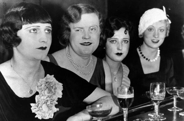 Bild 1 von 3: Barszene im Berliner Nachtlokal Eldorado im Jahr 1929