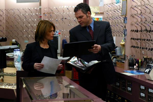 Bild 1 von 44: Law & Order Criminal Intent Season03 EP Gemini, Law & Order Criminal Intent Staffel03 EP Blauäugig, regie USA 2003-2004, darsteller (L-R) Vincent D'Onofrio, Kathryn Erbe