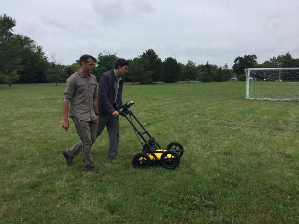 Bild 1 von 3: Rob Nelson (l.); Stefan Burns (r.)