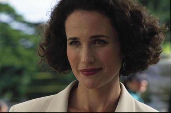 Bild 1 von 15: Carrie (Andie MacDowell) sieht den Mann, den sie liebt - leider ist er im Begriff, eine andere zu heiraten ...