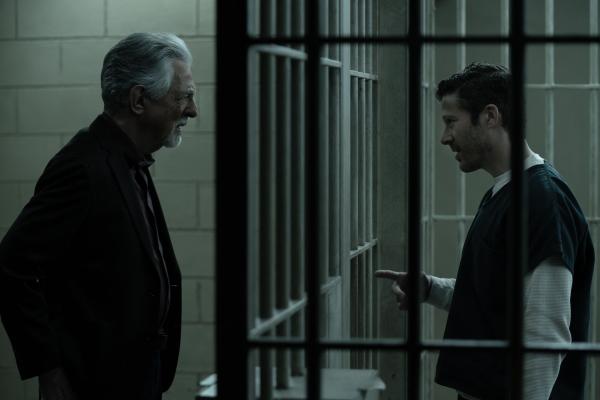 Bild 1 von 7: David Rossi (Joe Mantegna, l.); Elias Voit (Zach Gilford, r.)