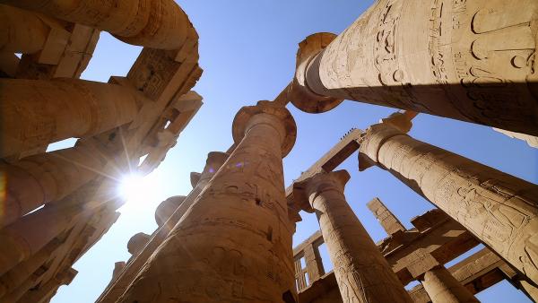 Bild 1 von 15: Die Tempelanlage von Karnak im heutigen Luxor. Die prächtige und gut erhaltene Anlage gilt unter Archäologen als \