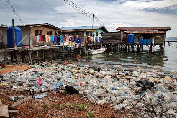Bild 1 von 4: Mehr als die Hälfte des Plastikmülls wird über Flüsse aus China, Thailand, Indonesien, Vietnam und den Philippinen in die Meere gespült. Ein Großteil davon stammt aus westlichen Industrieländern.