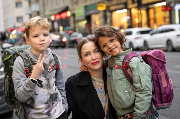 Bild 1 von 4: Seit 2014 wohnt Sabine Spieß mit ihren Kindern im Frankfurter Bahnhofsviertel.