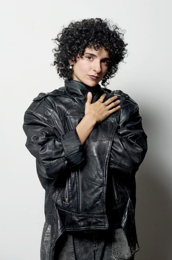 Bild 1 von 2: Die palästinensische Sängerin Rasha Nahas, geboren in Haifa, pendelt heute zwischen den USA und Deutschland.