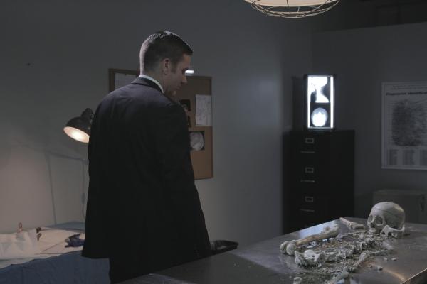 Bild 1 von 3: Zwei scheinbar unlösbare Mordfälle bereiten Lt. Joe Kenda (Carl Mario) schlaflose Nächte - der Mord an einer schwangeren Frau und eine aufgeblähte Leiche, die im Monument Creek-Fluss schwimmt. Kann er die Mörder finden und zur Rechenschaft ziehen?