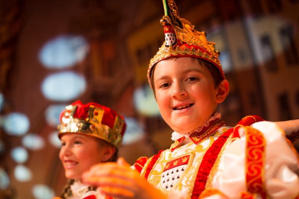 Bild 1 von 3: Leon ist stolz, Karnevalsprinz zu sein.