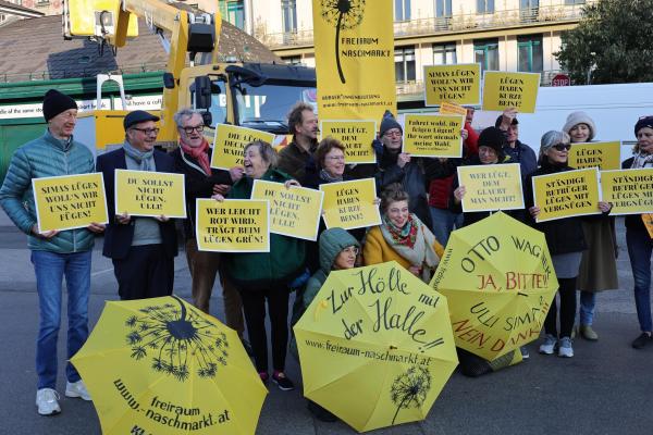 Bild 1 von 7: Im Bild: Protest gegen Markhalle.