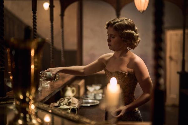 Bild 1 von 4: Violet Davies (Eliza Scanlen)