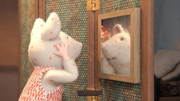 Bild 1 von 3: Julia hat die Mäusepocken und findet die vielen roten Punkte in ihrem Gesicht eigentlich recht lustig.