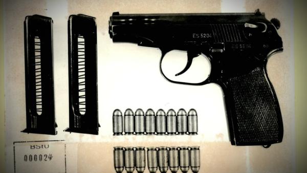 Bild 1 von 3: Tatwaffe: Mit dieser Makarow wurde Renate M. erschossen.