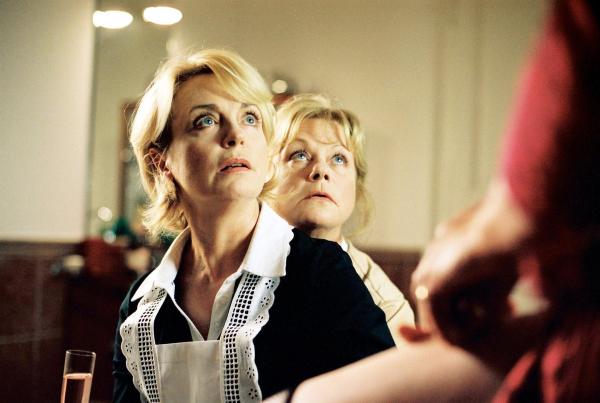 Bild 1 von 2: Im Bild: Gisela Schneeberger, Marianne Mendt (Stefanie Wörmann).