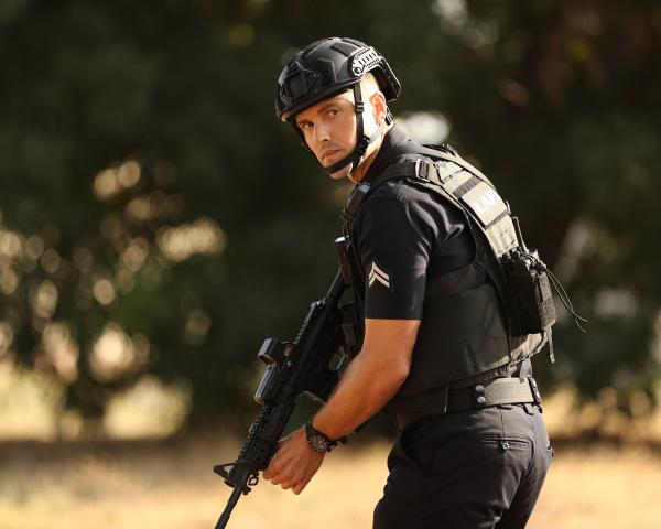 Bild 1 von 5: Für Bradford (Eric Winter) ist diese Mission wie keine andere. Denn das Leben einer guten Kollegin und Freundin steht auf dem Spiel.