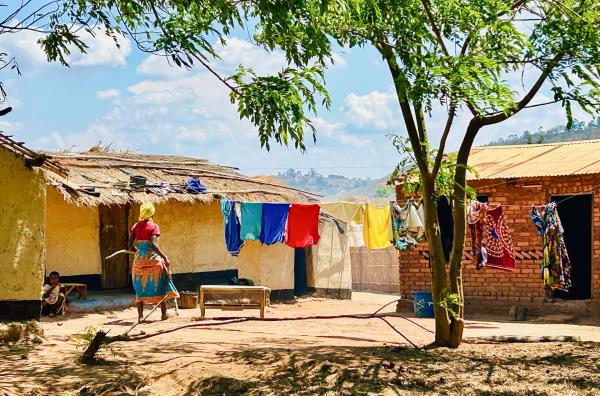 Bild 1 von 3: Dorf beim Ntchisi Forest im Zentrum Malawis