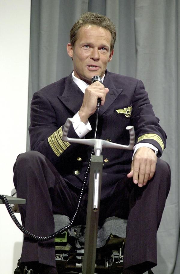 Bild 1 von 22: Christian Tramitz als Pilot.