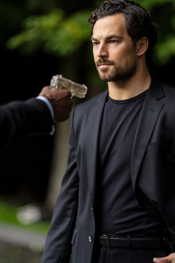 Bild 1 von 8: Cole Ellis (Giacomo Gianniotti)