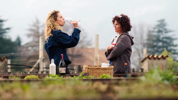 Bild 1 von 13: Maria Laimer (l.) testet ihre neueste Entwicklung \