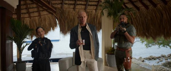 Bild 1 von 5: Natalia Reyes as Moriti, Mark Strong as Cinder and Sala Baker as Scath in Shadow Force. Photo Credit: Courtesy of Lionsgate