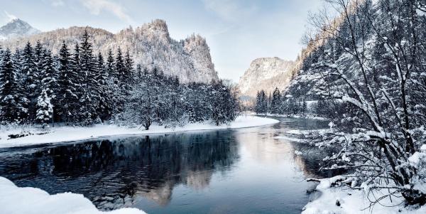 Bild 1 von 7: Im Bild:  Enns im Winter im Gesäuse.