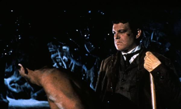 Bild 1 von 5: Heimlich hat Graf Saknussem (Thayer David, r.) die Expeditionstruppe ins innere der Erde verfolgt ...
