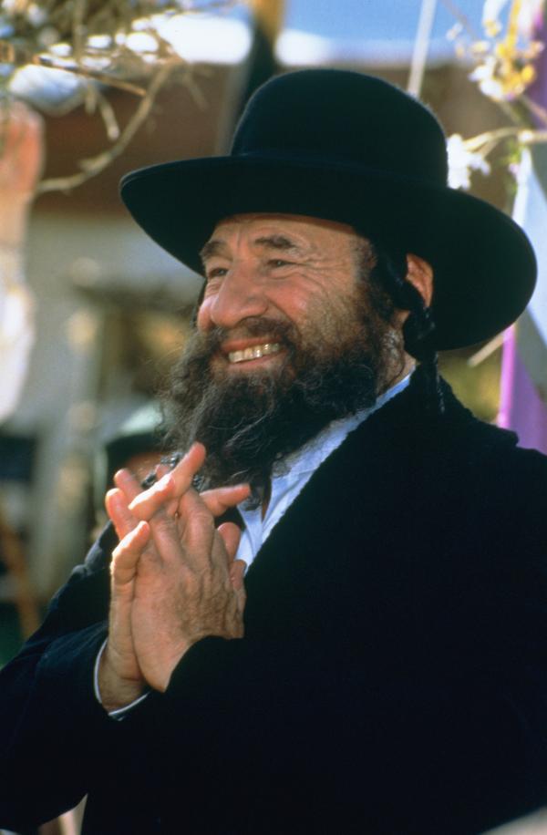 Bild 1 von 7: Hofft, dass Robin Hood es schafft, Prinz John das Handwerk zu legen: Rabbi Tuckman (Mel Brooks)