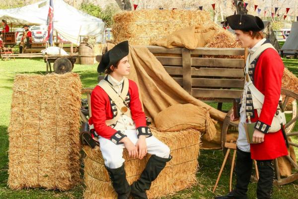 Bild 1 von 6: Im Bild (v.li.): Daniel DiMaggio (Oliver Otto), Logan Pepper (Cooper Bradford).
