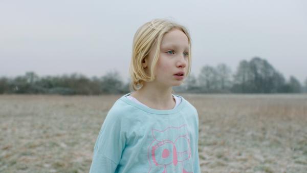 Bild 1 von 15: Benni (Helena Zengel) rennt wieder weg, als sie nicht Teil von Michas Familie werden kann.