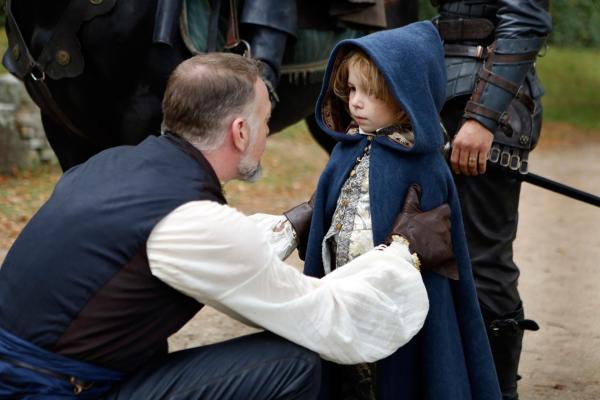Bild 1 von 9: Treville (Hugo Speer, l.); Dauphin (Robby Fisher, r.)