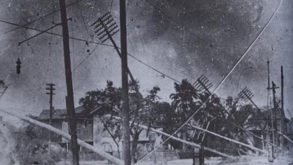 Bild 1 von 3: Der Legende nach, soll die Heilerin und Voodo-Priesterin Julia Brown die Stadt verflucht haben. Hat sie den Hurrikane ausgelöst?