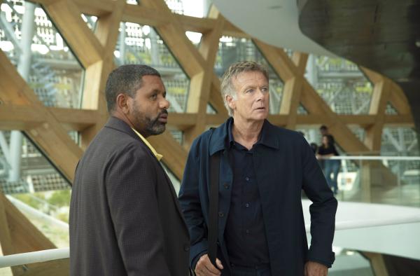 Bild 1 von 4: Alain (Franck Dubosc) sucht Rat bei seinem Freund und Orchester-Kollegen Erwan (Youssef Hajdi, l.).