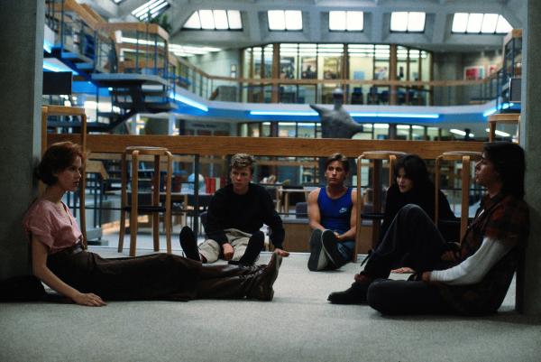 Bild 1 von 12: Verdonnert zum Nachsitzen: v.l.n.r.: Molly Ringwald, Anthony Michael Hall, Emilio Estevez, Ally Sheedy, Judd Nelson ...