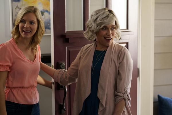 Bild 1 von 4: Leah Waddell (Cindy Busby, l.); Fiona Waddell (Jennifer Copping, r.)