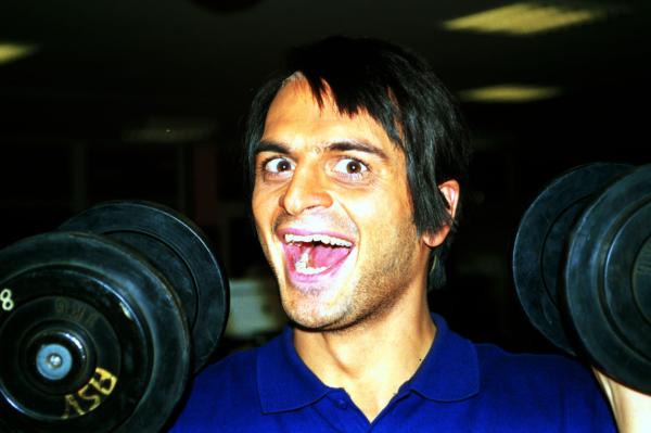 Bild 1 von 13: Der Inder Ranjid (Kaya Yanar) hat sich diesmal einen Job im Fitnessstudio besorgt. Die Tücken der Geräte meistert er bravourös.