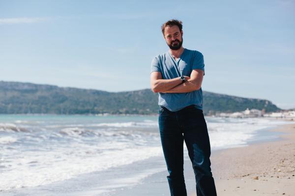 Bild 1 von 12: Hat der Heilige Gral tatsächlich existiert? Waren die Nazis am Bau von UFOs beteiligt? War Jesus verheiratet und hatte Kinder? Jamie Theakston begibt sich auf die Spur historischer Mysterien und Verschwörungstheorien.