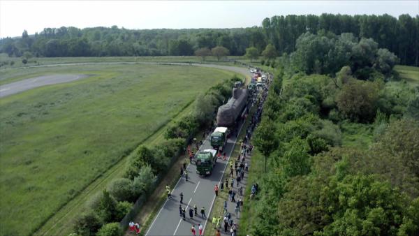 Bild 1 von 3: Die Reisestrecke des U-Boots beträgt mehr als 1200 Kilometer und führt bis tief ins deutsche Binnenland über Kanäle, Flüsse und Land.
